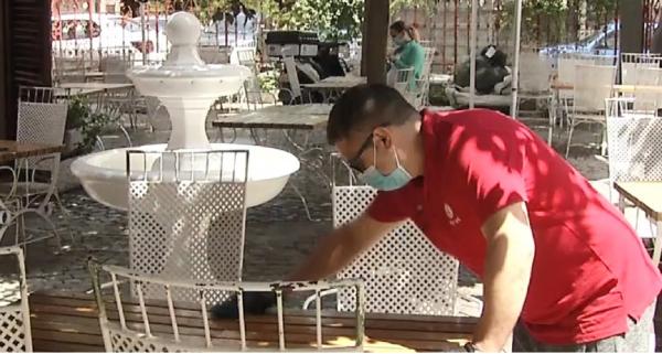 Reguli pentru redeschiderea teraselor. Măsura ar putea fi luată de la 1 iunie, dacă numărul infectărilor continuă să scadă (Video)