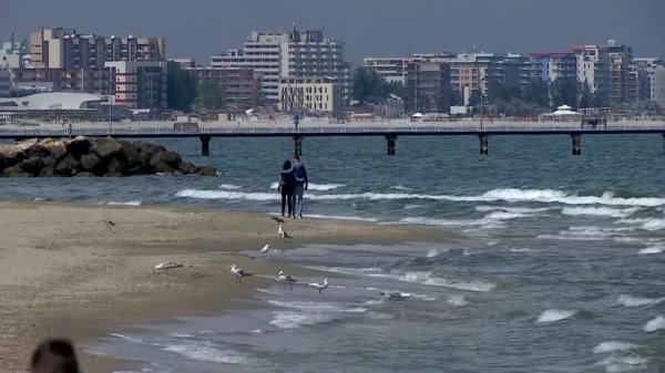 Oamenii pot merge oricând la plajă, dacă vor, pentru activităţi recrreativ-sportive