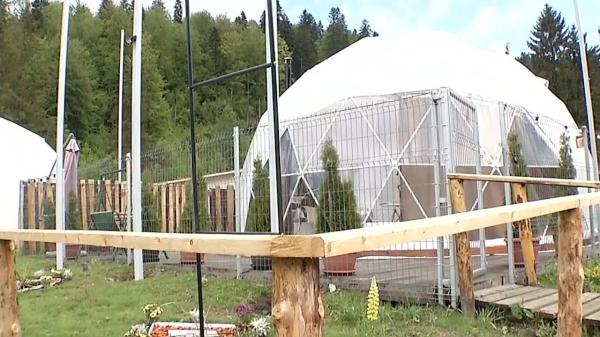 Vacanţă la iglu, pe Valea Prahovei