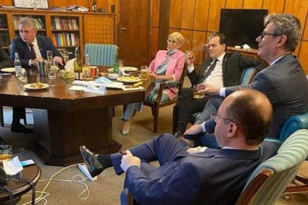 Ludovic Orban plătește prețul distracției din fotografia buclucașă. A plătit două amenzi, deși ar fi trebuit să plătească cinci