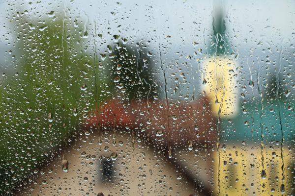 Ploi și vijelii prognozate în primele zile de iunie