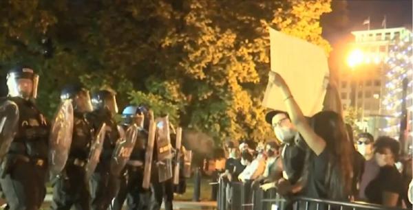 Donald Trump și familia au stat mai bine de o oră într-un buncăr, de teama protestelor de la Casa Albă