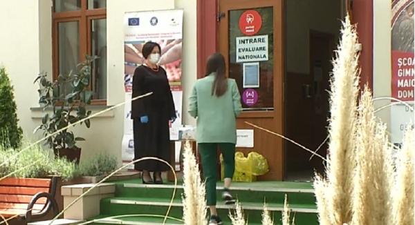 Încep cursurile de pregătire pentru examenele naţionale. Elevii vor fi așteptați de un medic, la intrarea în școală  (Video)