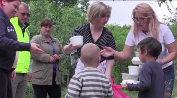 O masă caldă, cadou valoros pentru copiii nevoiași