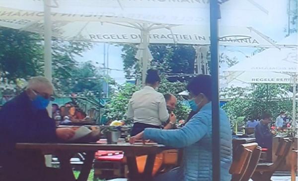 Românii au dat 100 de lei pe o masă în oraș, în prima zi de când s-au redeschis terasele