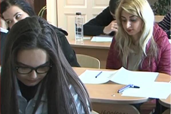 Elevii de liceu au început înscrierile pentru examenul de Bacalaureat