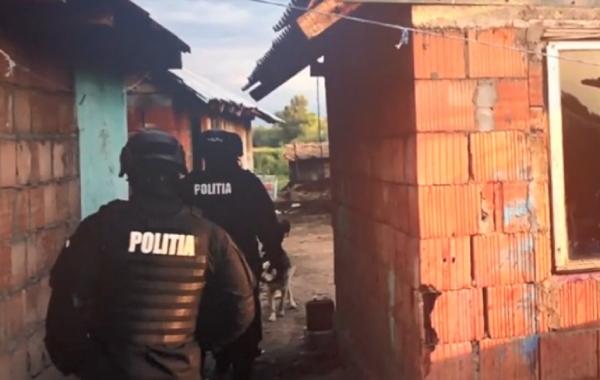 Membrii unei familii din Maramureș sunt acuzați că răpeau oameni, îi sechestrau şi îi obligau să muncească (Video)