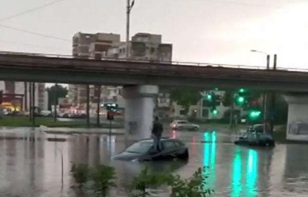 Fenomenele meteo extreme au lovit puternic în mai multe zone din România (Video)