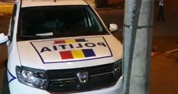 O tânără din Ploiești a băgat un poliţist în spital, după ce s-a izbit de autospecială