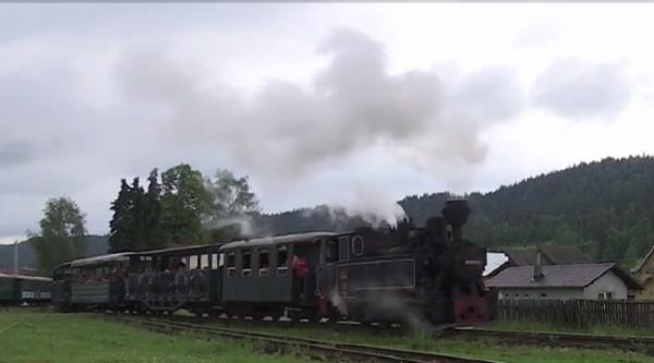 Mocănița din Bucovina pleacă din nou la drum cu turiştii dornici de a explora minunile naturii