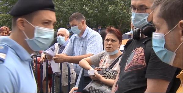 Jandarmi chemați să asigure ordinea printre candidații la examenul auto, în București