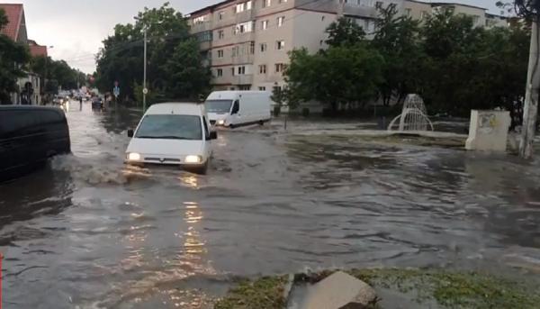 Probleme din cauza inundaţiilor în aproape toată ţara