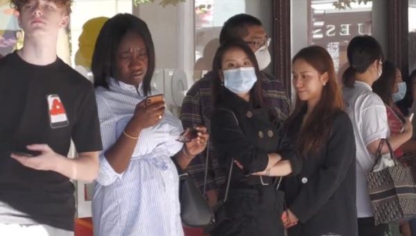 Pasiunea de cumpărături bate teama de coronavirus, în Marea Britanie