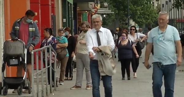 Tot mai mulți români recunosc că au fost afectați economic de pandemia de coronavirus