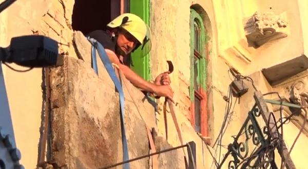 Balcon prăbușit cu tot cu un tânăr de 18 ani, în Drobeta-Turnu Severin