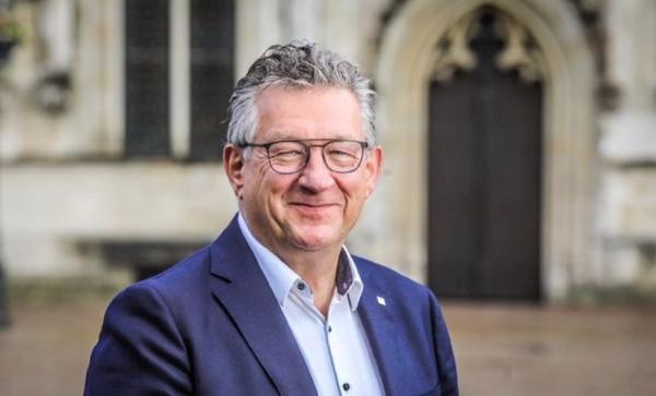 Primar din Belgia, înjunghiat din senin în zona gâtului