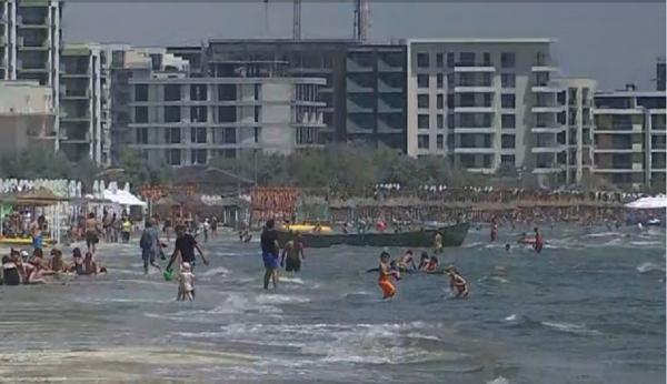 Litoralul românesc redevine atractiv pentru turişti, odată cu restricţiile aduse de coronavirus (Video)