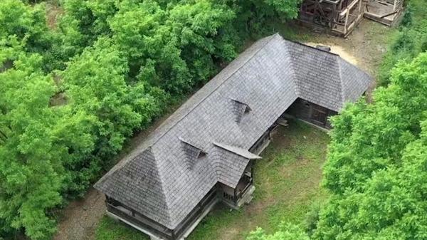 Case tradiţionale din Maramureş, salvate și restaurate pentru a primi turiști