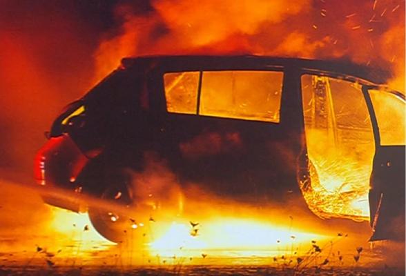 Mașina șefului Poliției de Frontieră Vișeu de Sus, incendiată în stil mafiot