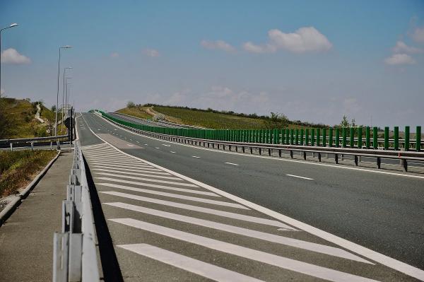 Guvernul promite 3.000 de kilometri de autostrăzi şi drumuri expres, în planul de relansare economică