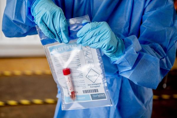 Pacienții cu SARS-Cov-2 asimptomatici, lăsați în legea lor. Spitalele nu-i mai pot obliga să stea internați