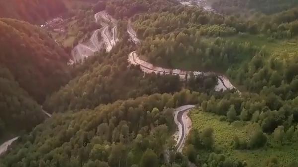 Transluncani, drumul din Banat cu serpentine spectaculoase, care amintesc de Transfăgărășan