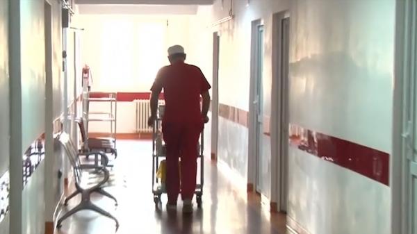 Pacienţii cu Covid-19 pleacă la cerere din spitale sau refuză să se interneze, după decizia CCR