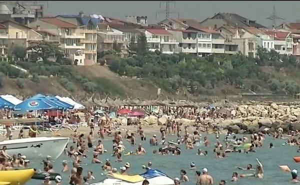 Plaja şi marea ar putea fi cele mai sigure locuri în vacanţă, dar trebuie să ne protejăm (Video)