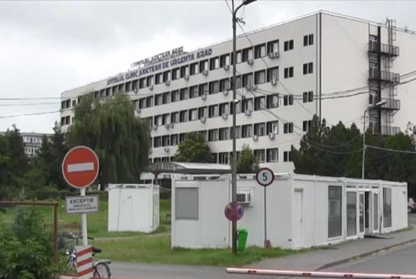 Tânăra din Arad care a spus că medicii i-au propus să o treacă cu coronavirus la internare, dată în judecată de spital (Video)