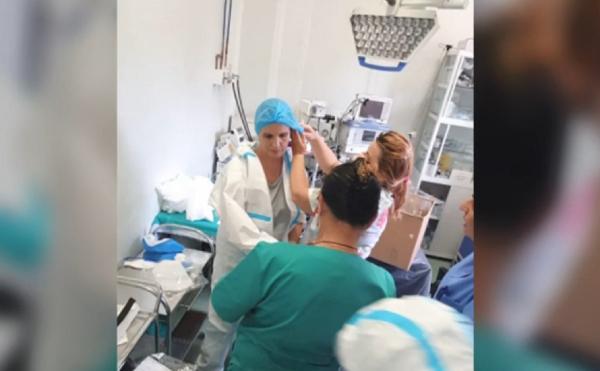 Luptă crâncenă a medicilor din prima linie cu coronavirusul: "Simţi că ţi se face negru în faţa ochilor" (Video)