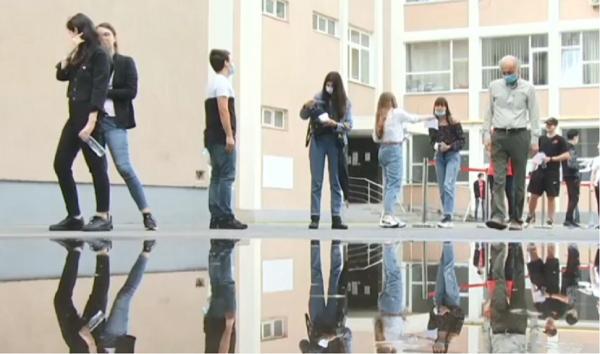 Mii de elevi au rămas fără loc la liceu pentru că au completat greșit sau incomplet formularul de repartizare