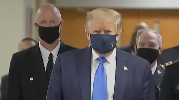 Donald Trump, pentru prima dată cu mască, de la începutul pandemiei