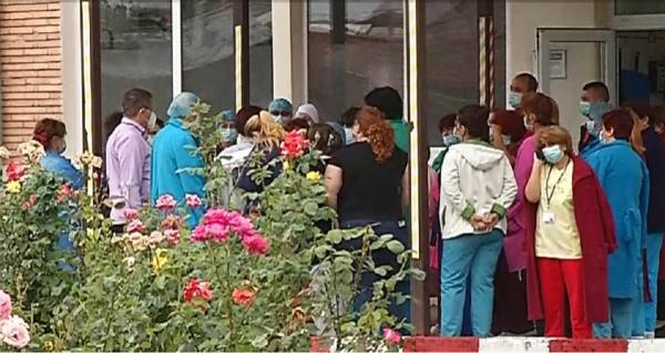 Angajații spitalului din Găești s-ar fi documentat de pe internet în legătură cu modul de a gestiona cazurile de covid