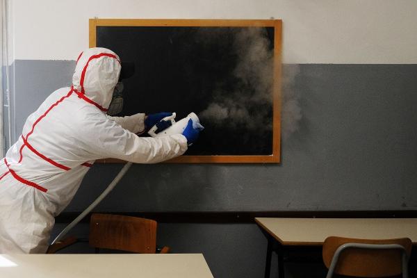 Școlile s-ar putea redeschide din toamnă cu elevii participând prin rotație la orele de curs