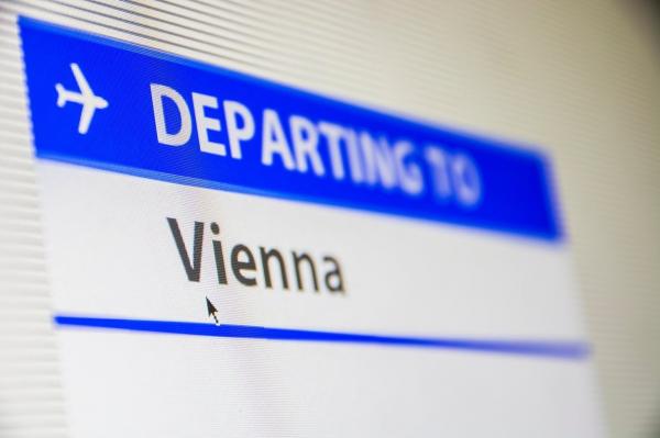 Austria interzice de joi cursele aeriene regulate directe din România