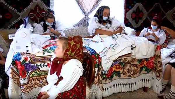 Obiceiurile au fost păstrate cu sfințenie în Maramureş. Meșterii populari iscusiți știu meserie din moși-strămoși