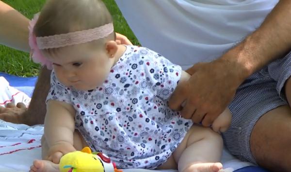 Vreau să Ajut! Amira are de opt luni și s-a născut cu extrofie de vezică urinară