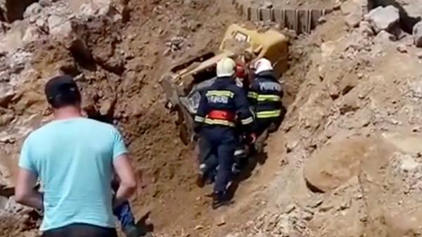 Accident teribil la o carieră de piatră din Suceava. Un muncitor a murit, altul este rănit