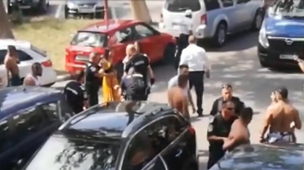 Scandalagii deveniți agresivi după ce li s-a cerut să dea muzica mai încet, săltați de poliție în Mamaia