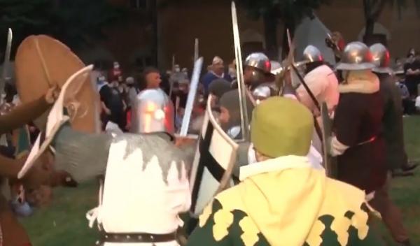Lupte cu săbii și spectacol cu foc în cadrul Festivalului Medieval de la Timișoara