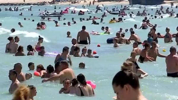 Litoralul nu duce lipsă de turişti în weekend, ci de reguli