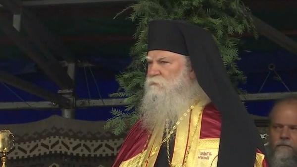 Sute de oameni au asistat la slujba de întronare a Arhiepiscopului de Suceava