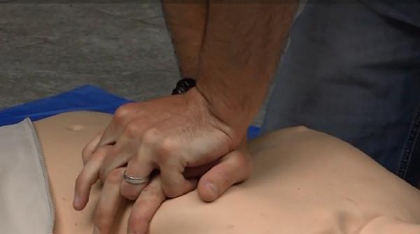 Cursuri gratuite de prim ajutor, într-un parc din Hunedoara