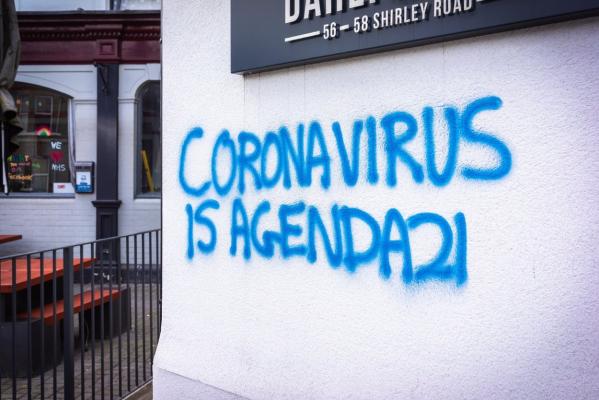 Pericolul teoriilor conspiraţiei în perioada pandemiei