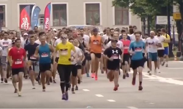 Zeci de mii de ruși au participat la un mega-maraton care ar fi marcat simbolic victoria împotriva coronavirusului