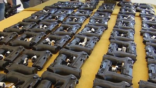 Un pistol Beretta va înlocui bătrânele Carpaţi şi Makarov, aflate în dotarea Poliţiei Române