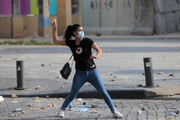 Români, printre libanezi la protestele din Beirut. Daniela s-a alăturat mulțumii și a filmat revoluția din stradă