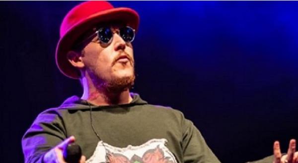 „Du-mă unde vrei”, declarație de iubire în versuri. What`s Up lansează hit după hit