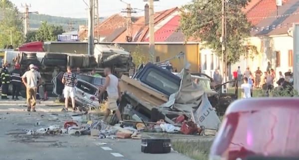 Explozia unui cauciuc a dus la producerea unui accident care se putea transforma într-o tragedie, în Bistrița (Video)