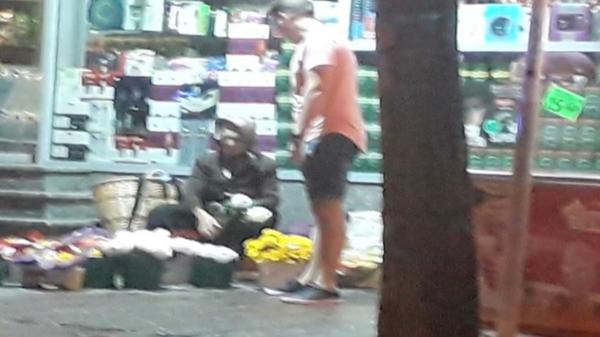 Gest de solidaritate pentru bătrâna din Baia Mare ale cărei flori au fost distruse de un individ băut